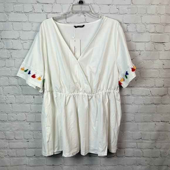 BloomChic White Tassel Detail Surplice Top Plus Size 22/24 3X - Picture 2 of 7